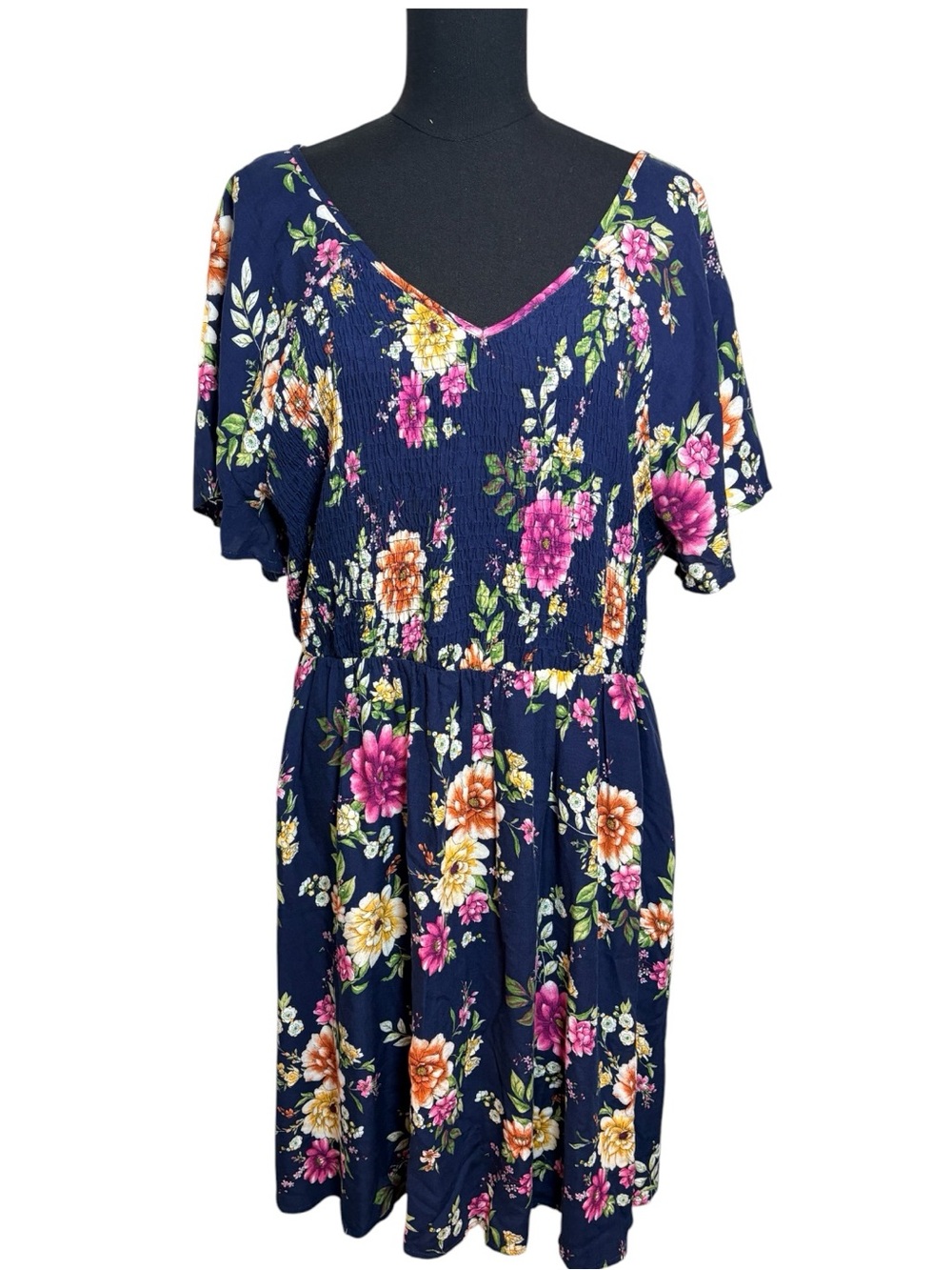 Naïf Women’s‎ Floral Mini Dress Navy Size 2X Smocked Stretch Bodice Flowy